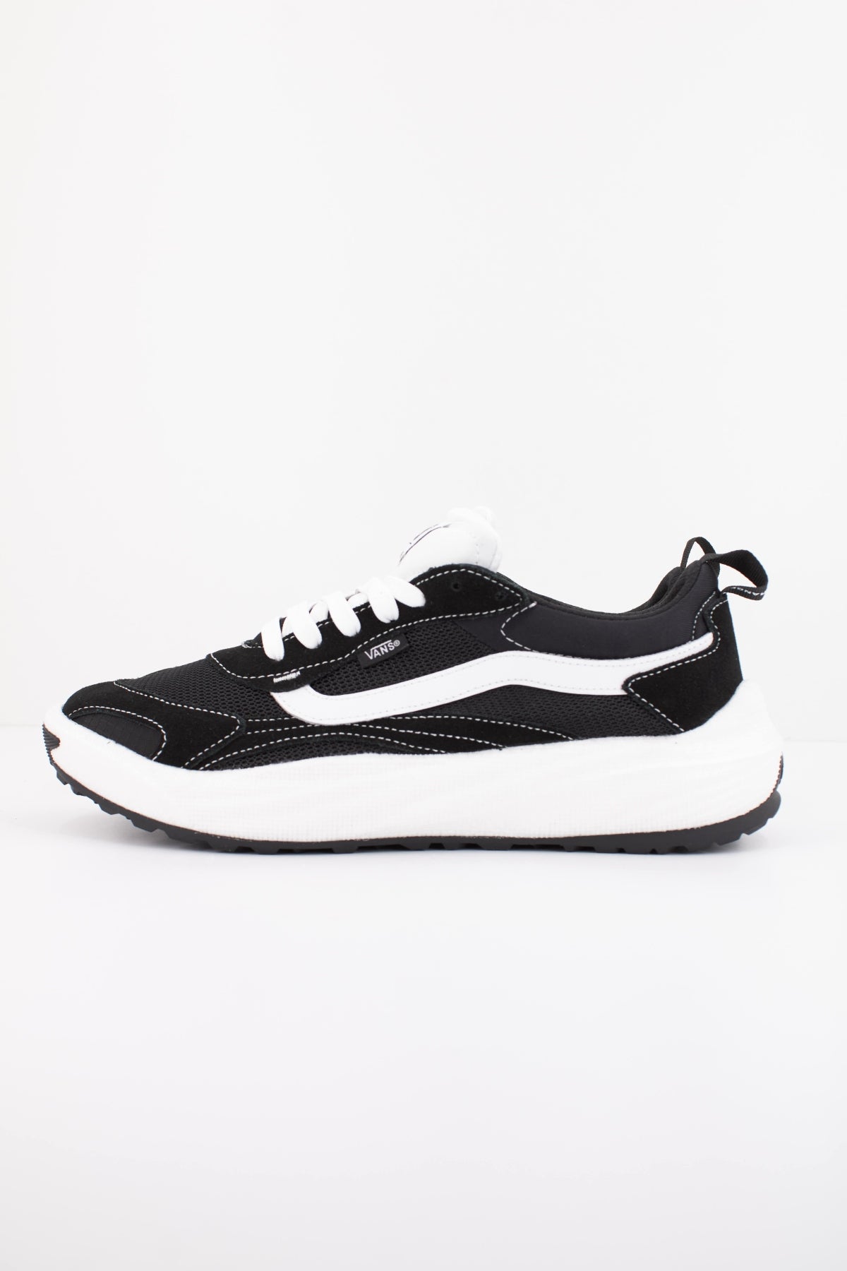 VANS ULTRARANGE NEO . en color NEGRO  (1)