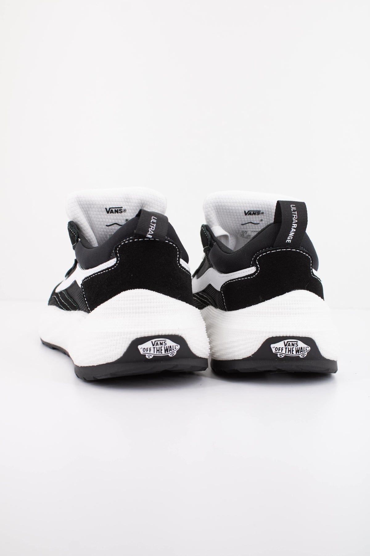 VANS ULTRARANGE NEO . en color NEGRO  (4)