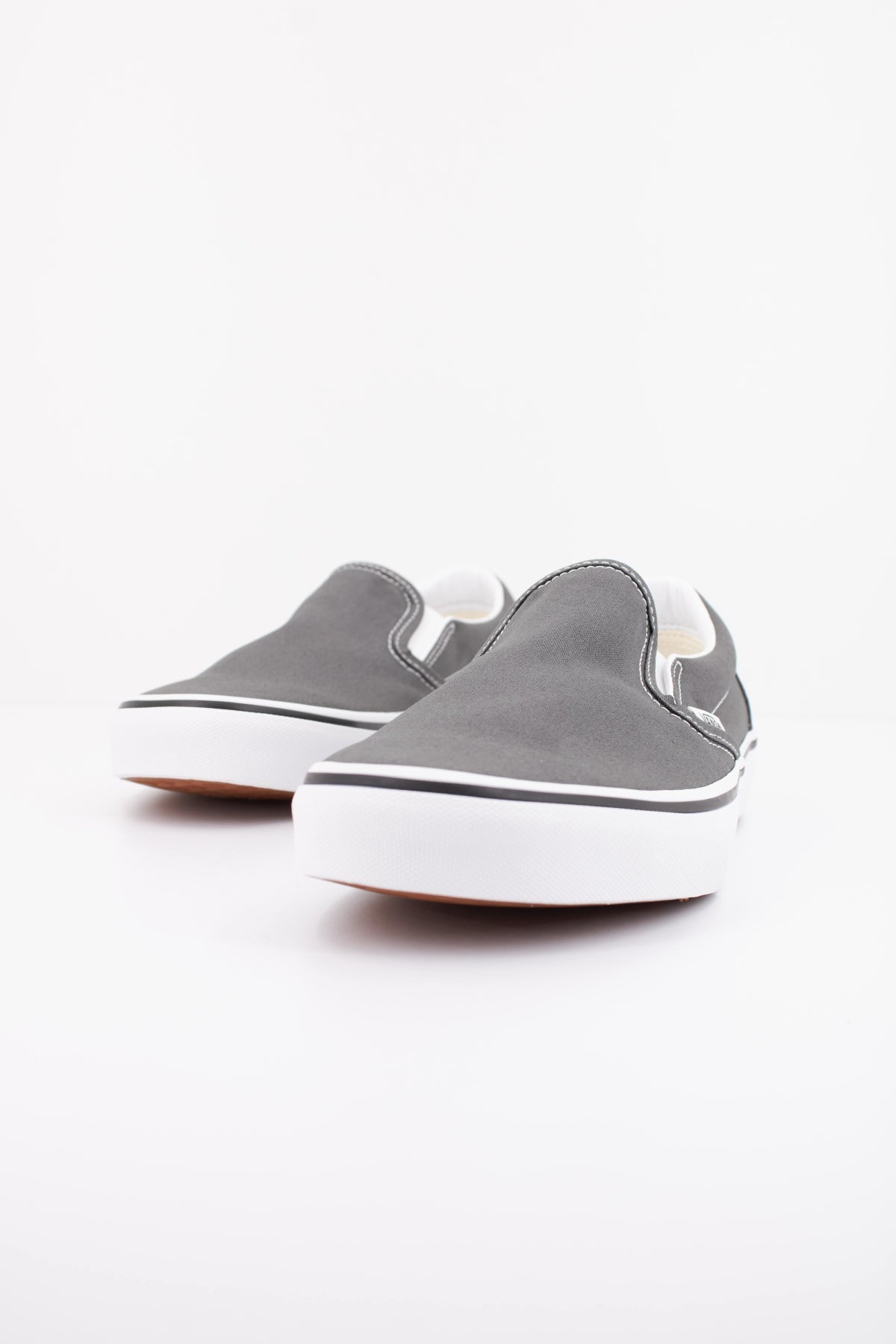 VANS CLASSIC SLIP ON en color GRIS  (2)