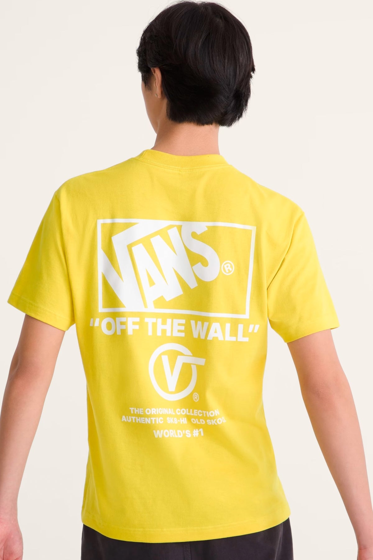 VANS VNPEWGRV STACKED HI SS TEE en color AMARILLO  (2)