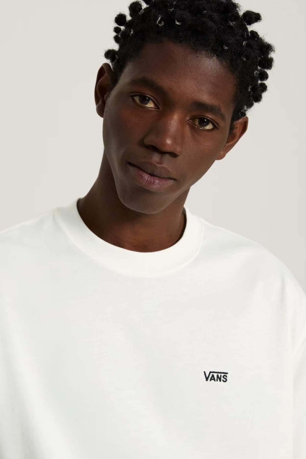VANS VNTBXYB NEW LEFT CHEST SS TEE en color BLANCO  (3)
