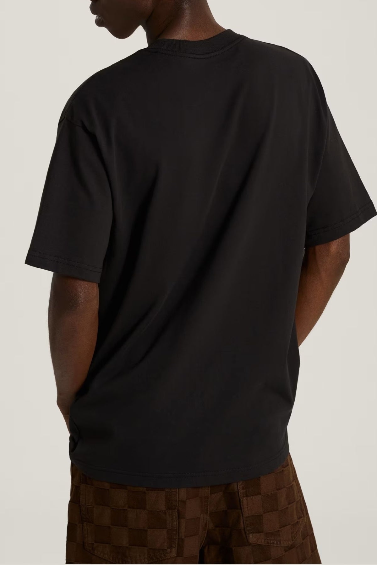 VANS VNFFBLK LEFT CHEST II LOOSE SS en color NEGRO  (2)