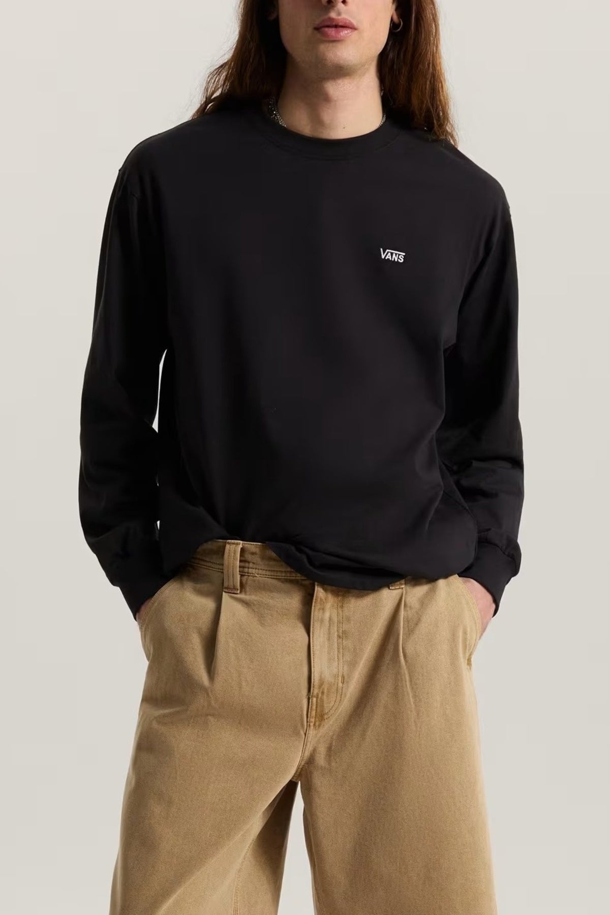 VANS VNFJBLK LEFT CHEST II LOOSE SS en color NEGRO  (1)