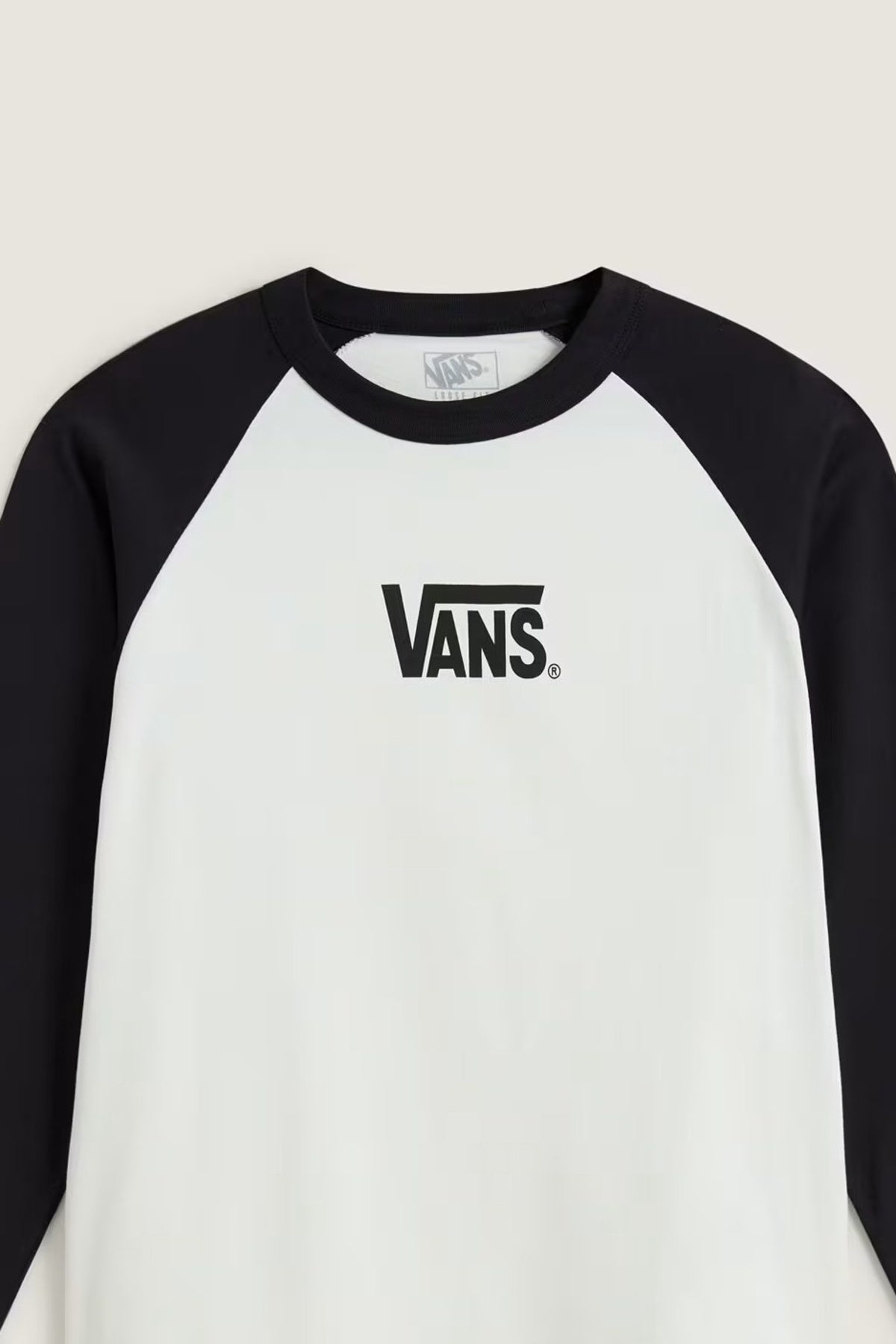 VANS VNFNBLK CORE RAGLAN LS TEE en color BLANCO  (3)