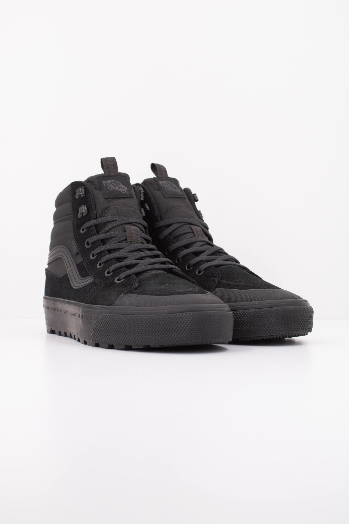 VANS VNDAQBKA SK HI WATERPROOF INSU en color NEGRO  (2)