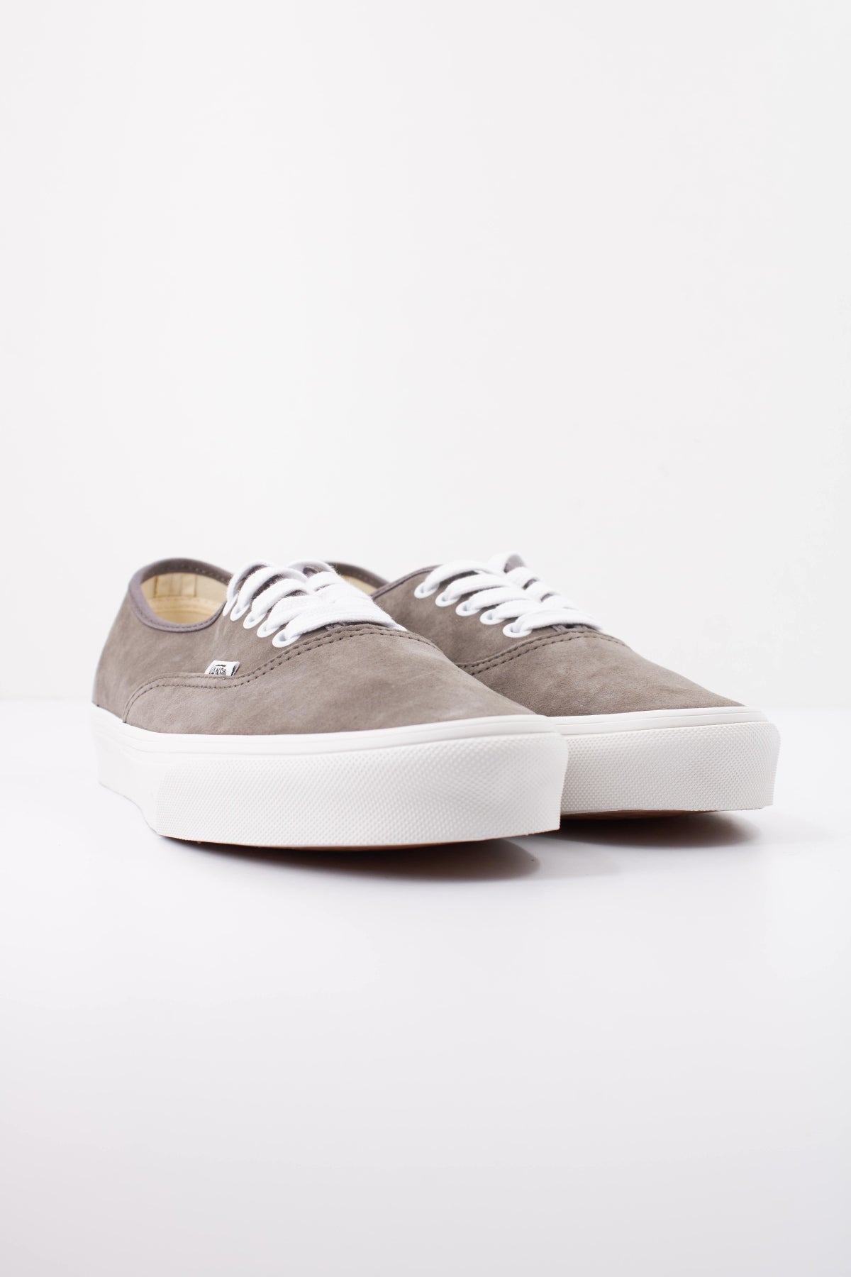VANS VNDYJC AUTHENTIC en color GRIS  (2)
