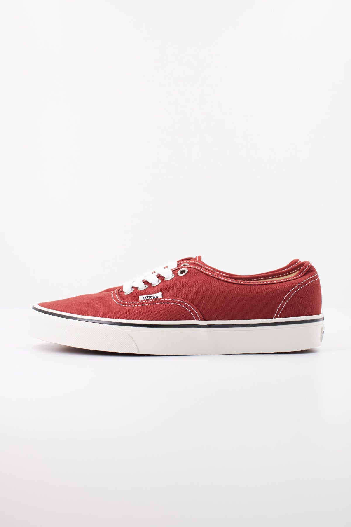 VANS VNZGWR AUTHENTIC en color ROJO  (1)
