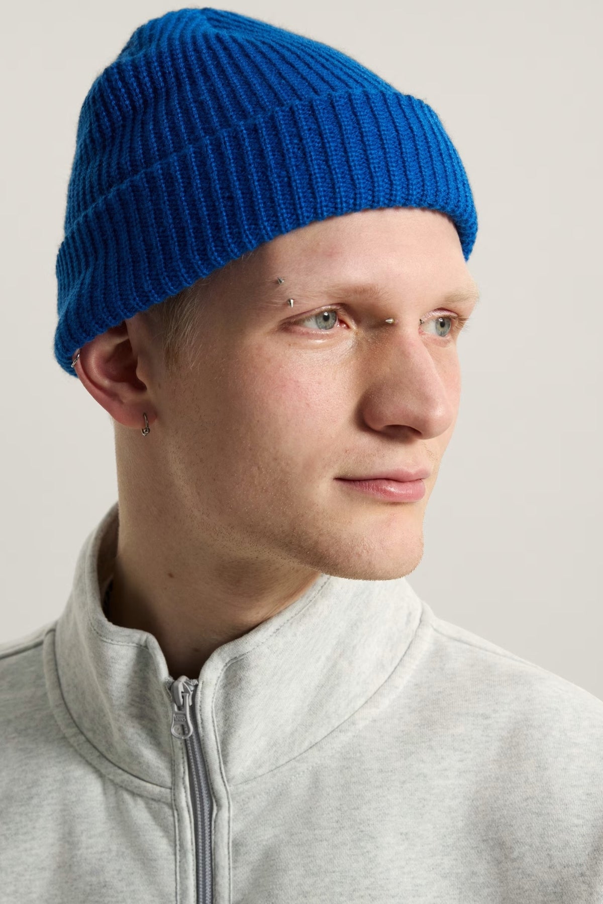 VANS VNQGZ CORE BASIC CUFF BEANIE en color AZUL  (1)
