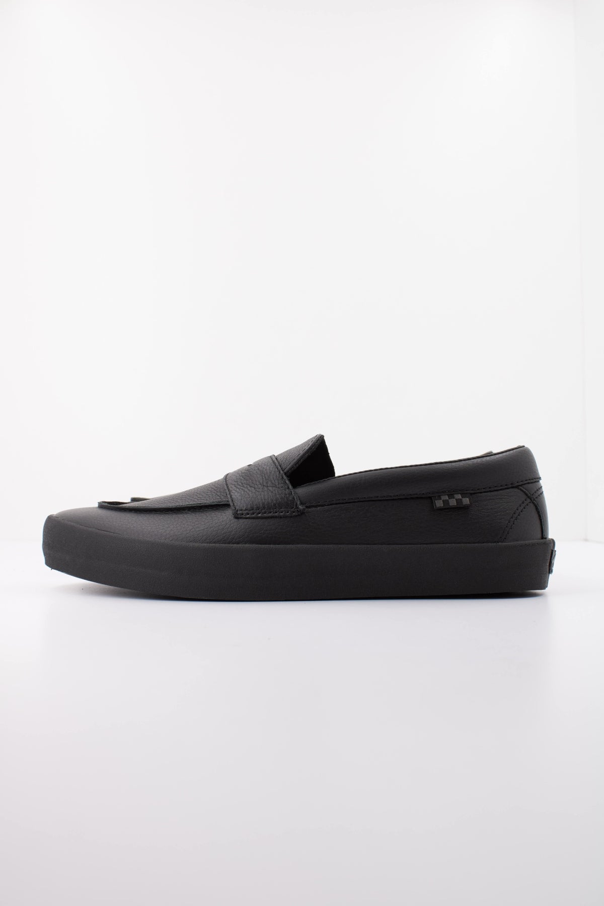 VANS  en color NEGRO  (1)