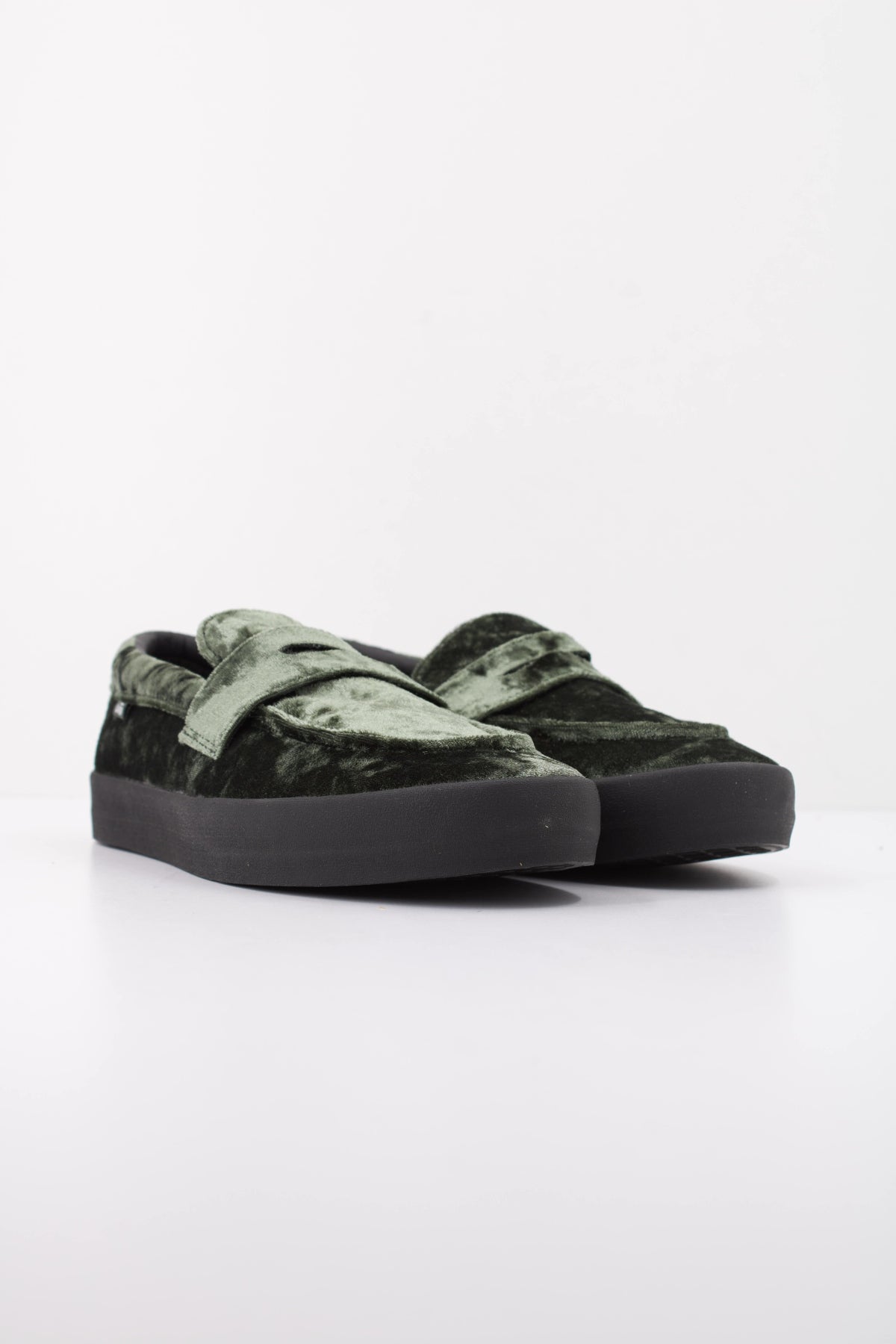 VANS VNZQTD SKATE LOAFER VLVT en color VERDE  (2)