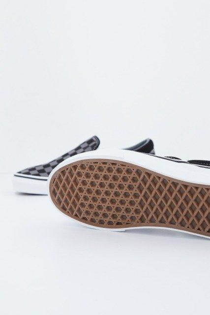 VANS  UA CLASSIC SLIP-ON en color NEGRO  (4)