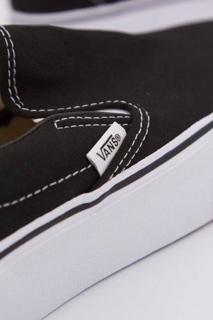 VANS  UA CLASSIC SLIP-ON en color NEGRO  (3)