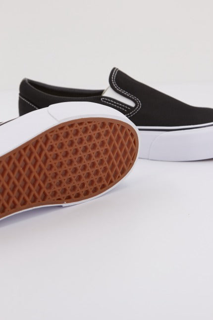 VANS  UA CLASSIC SLIP-ON en color NEGRO  (4)
