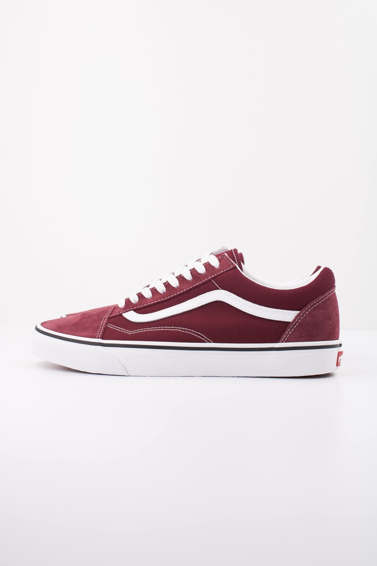 VANS VNAGU  en color BURDEOS  (1)