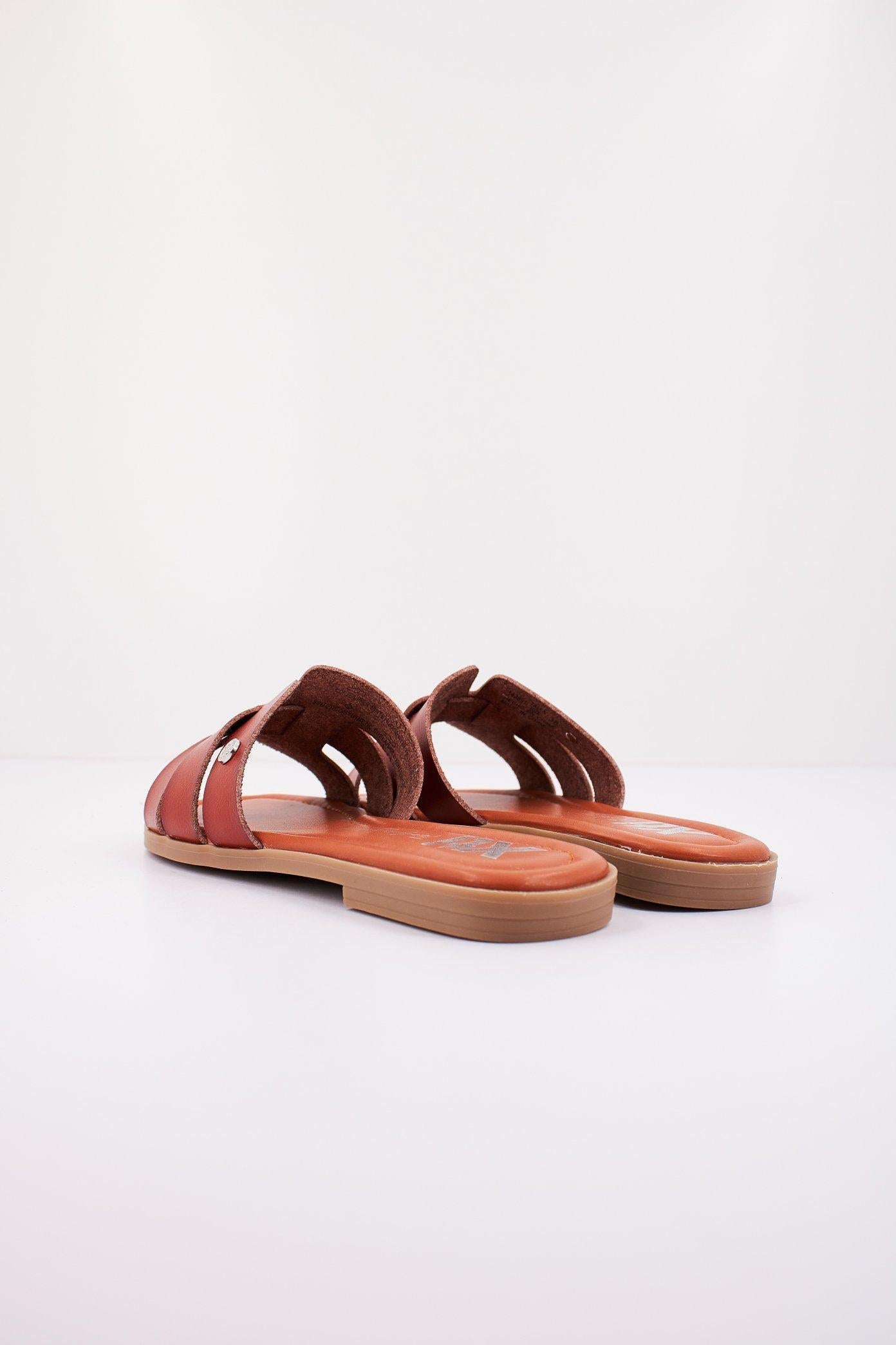 XTI X en color MARRON  (3)