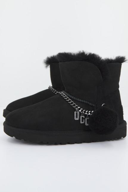 UGG Classic UGG Charm Mini en color NEGRO  (1)