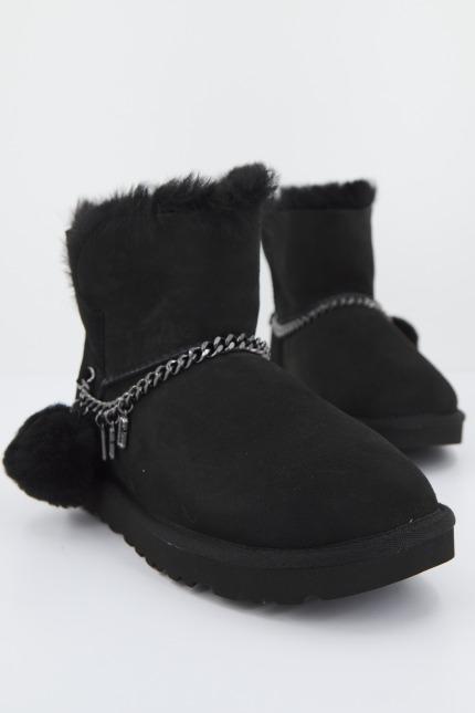UGG Classic UGG Charm Mini en color NEGRO  (2)