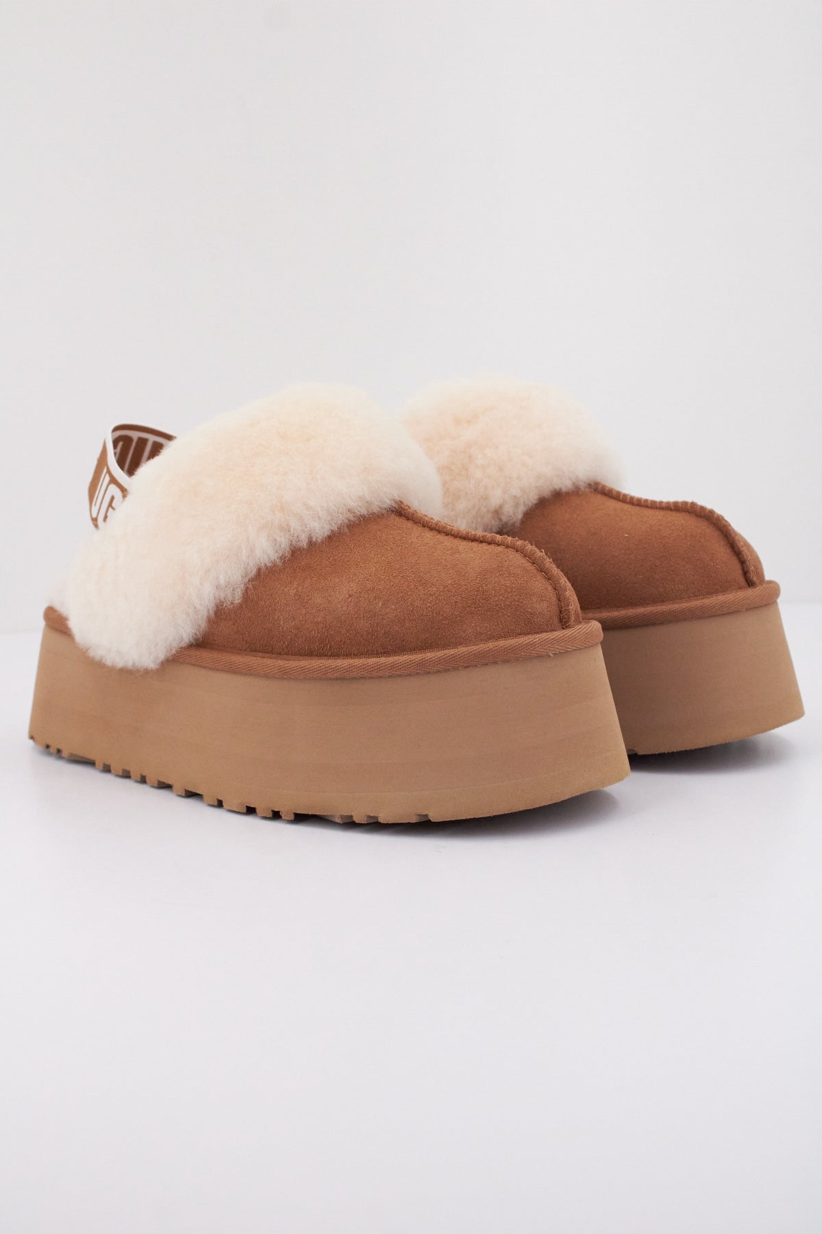 UGG FUNKETTE en color MARRON  (2)