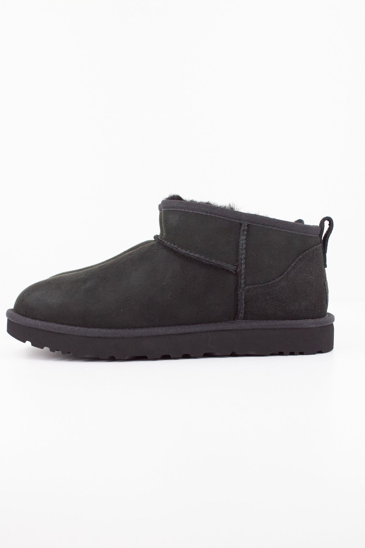 UGG W CLASSIC ULTRA MINI en color NEGRO  (1)