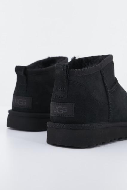 UGG W CLASSIC ULTRA MINI en color NEGRO  (3)