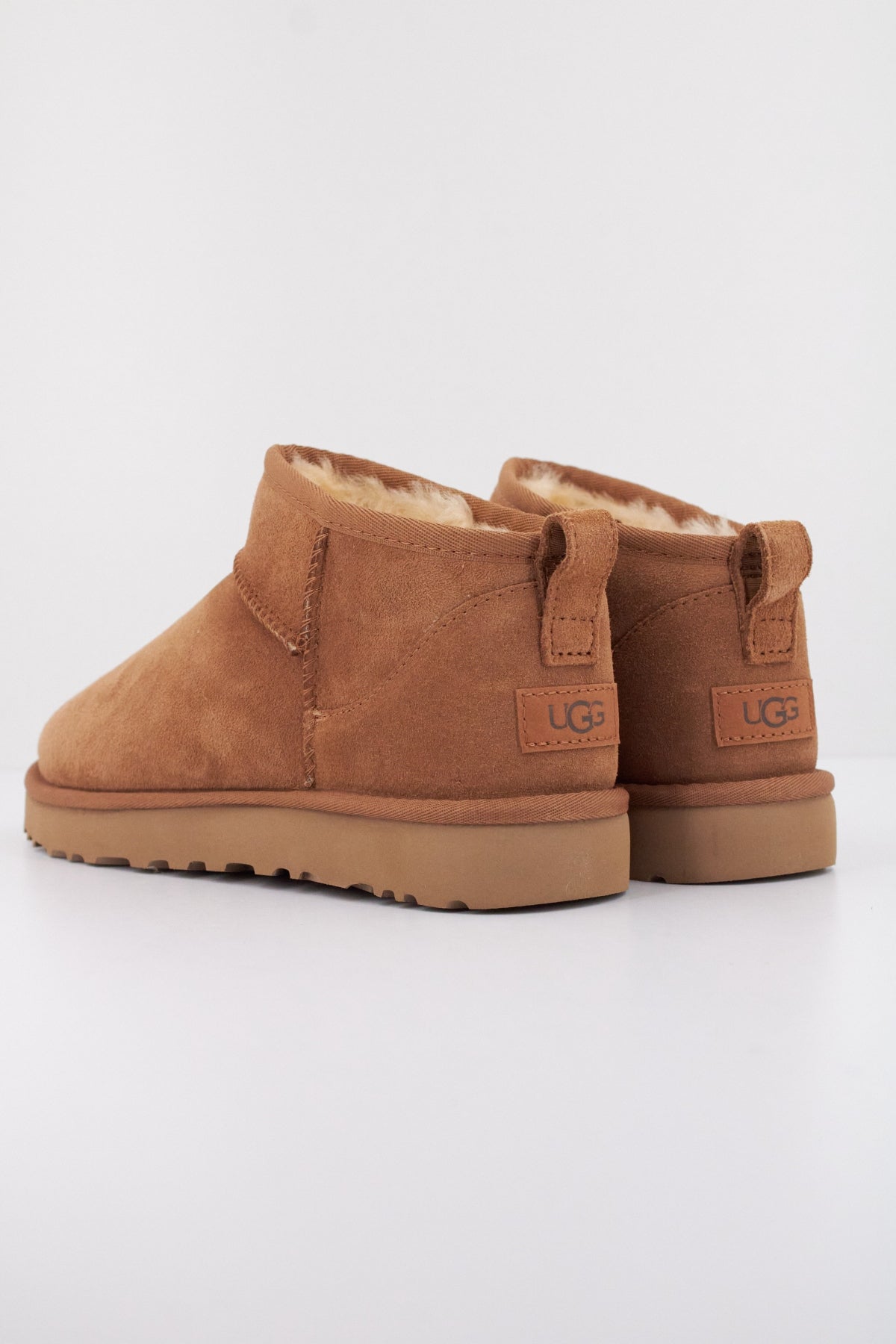 UGG W CLASSIC ULTRA MINI en color MARRON  (4)