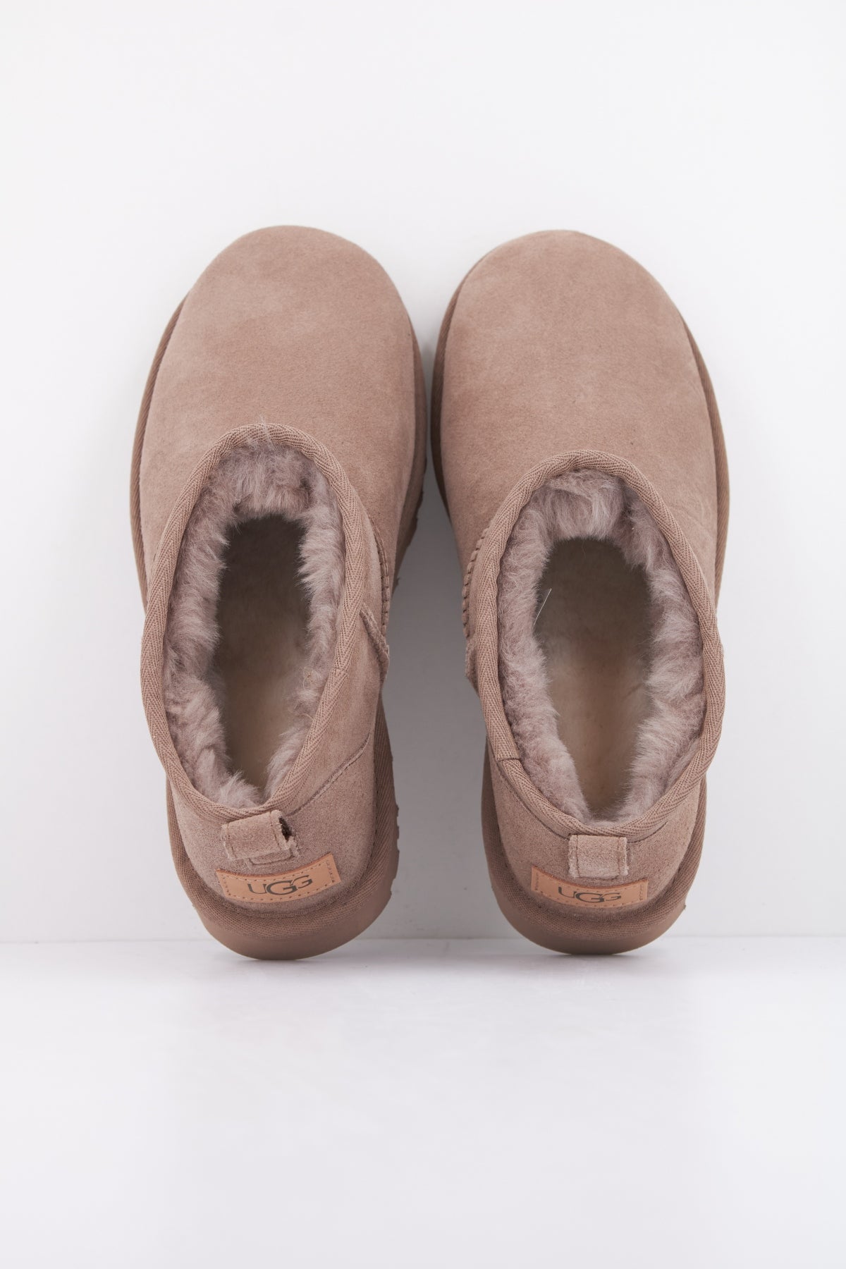 UGG W CLASSIC ULTRA MINI en color MARRON  (4)