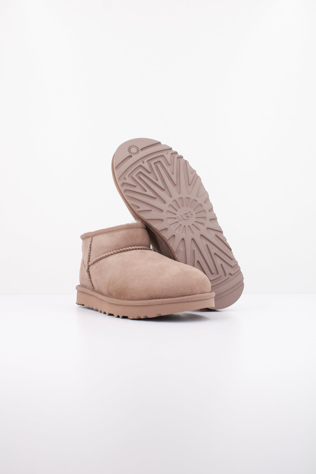 UGG W CLASSIC ULTRA MINI en color MARRON  (5)
