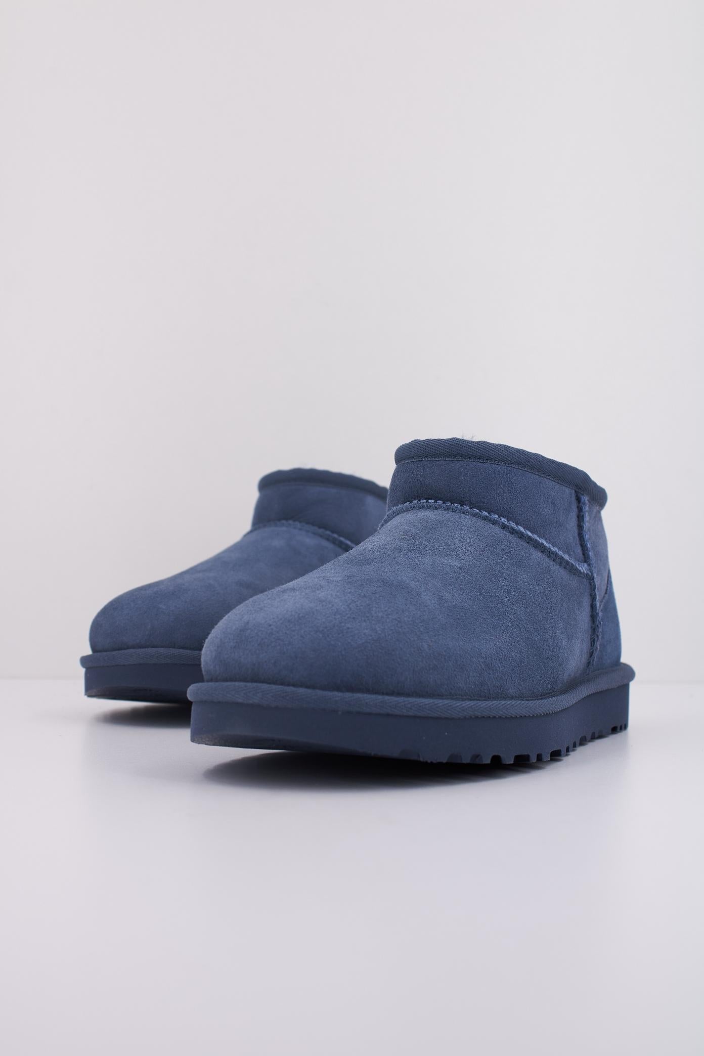 UGG W CLASSIC ULTRA MINI en color AZUL  (2)