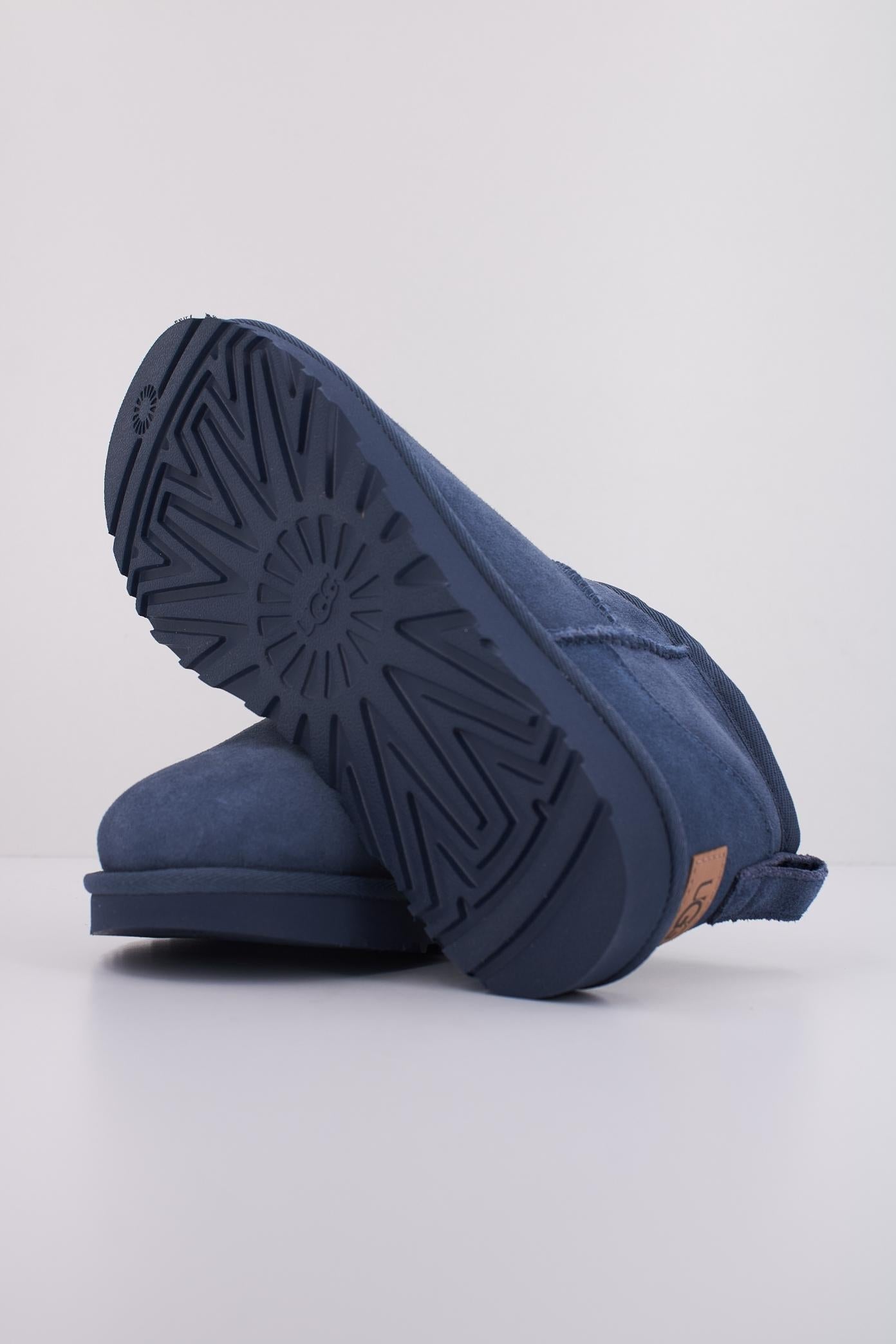 UGG W CLASSIC ULTRA MINI en color AZUL  (5)