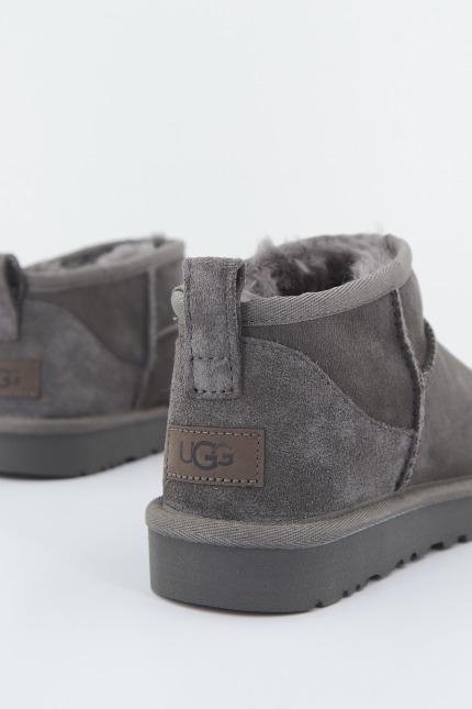 UGG W CLASSIC ULTRA MINI en color GRIS  (3)