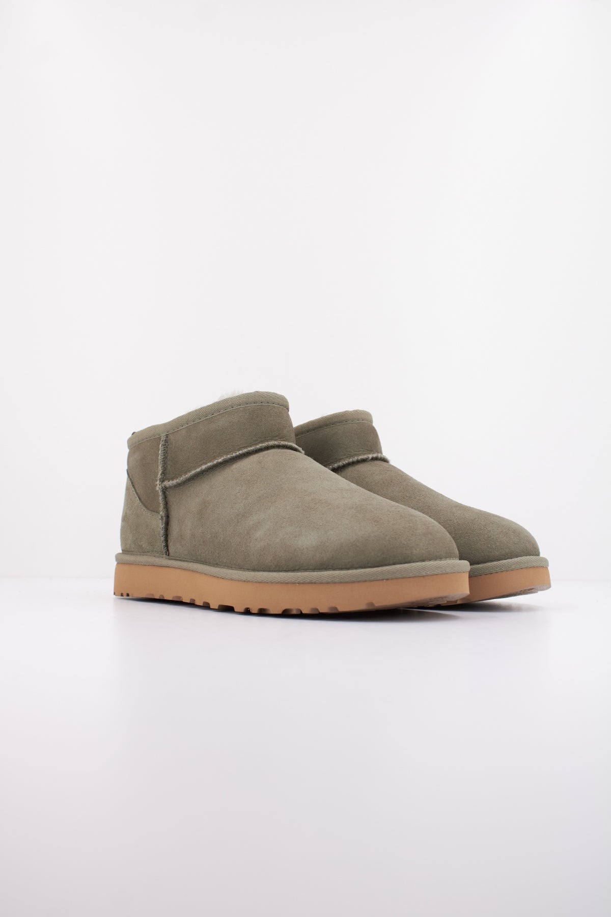 UGG CLASSIC ULTRA MINI en color VERDE  (2)