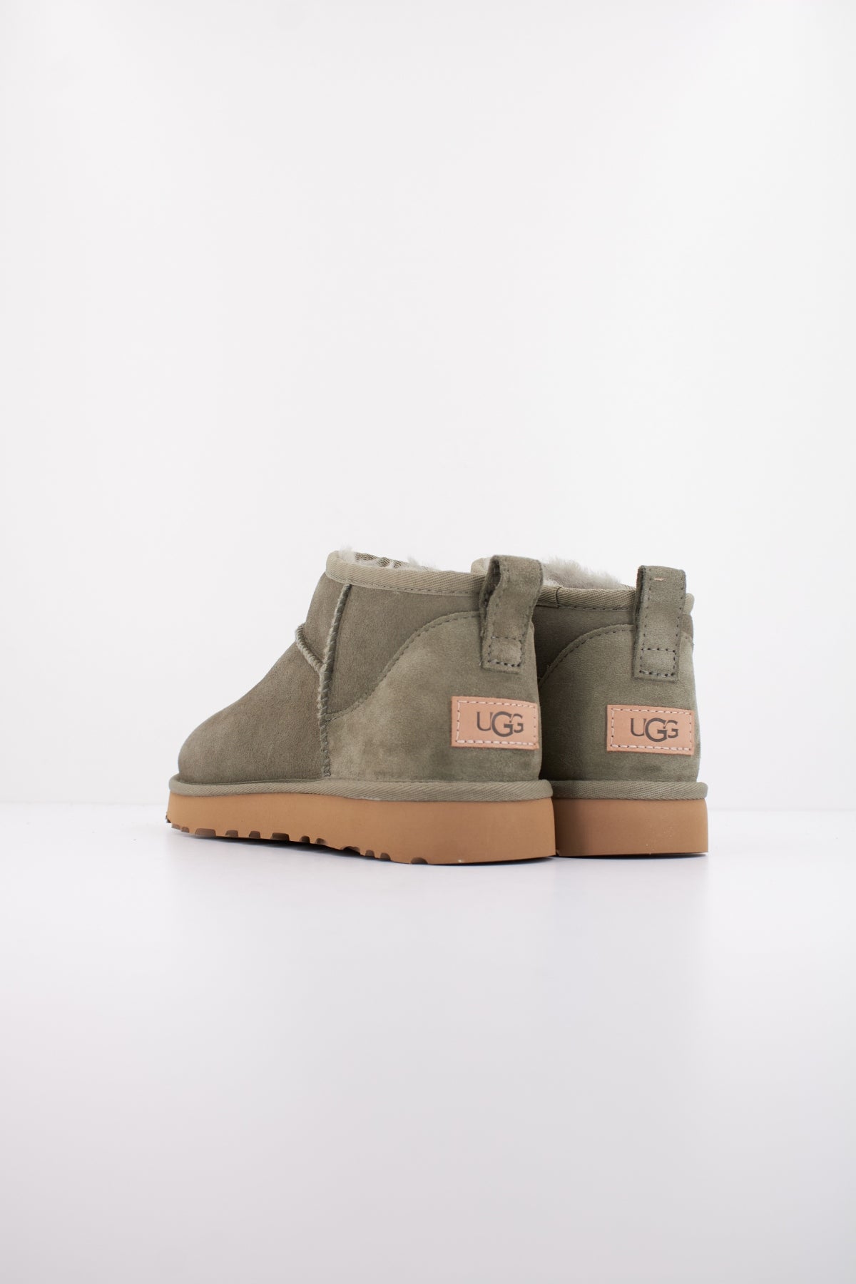 UGG CLASSIC ULTRA MINI en color VERDE  (4)