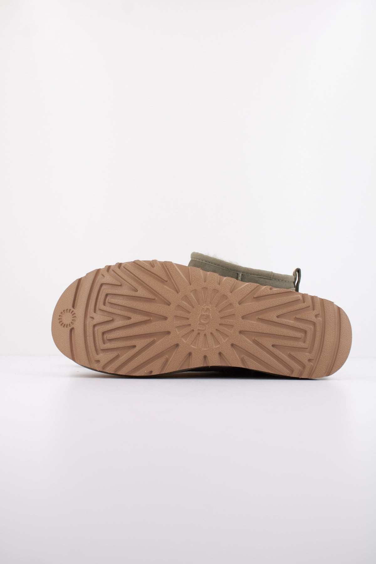 UGG CLASSIC ULTRA MINI en color VERDE  (5)