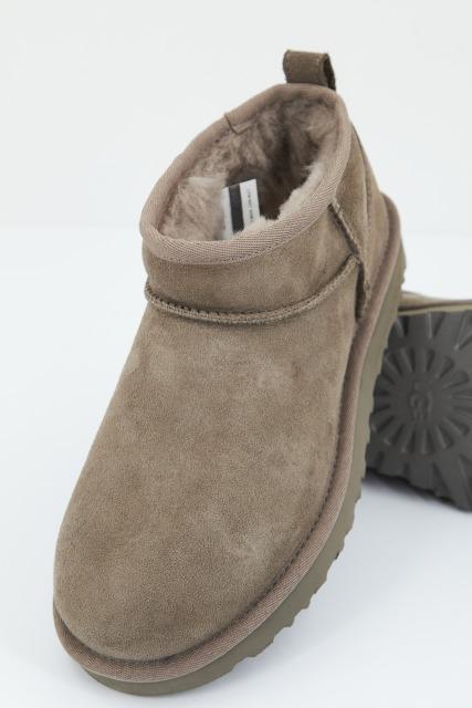 UGG CLASSIC ULTRA MINI en color GRIS  (4)