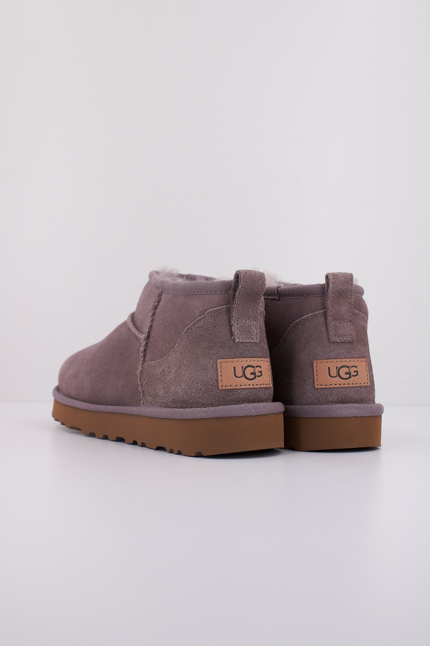 UGG W CLASSIC ULTRA MINI en color VIOLETA  (4)