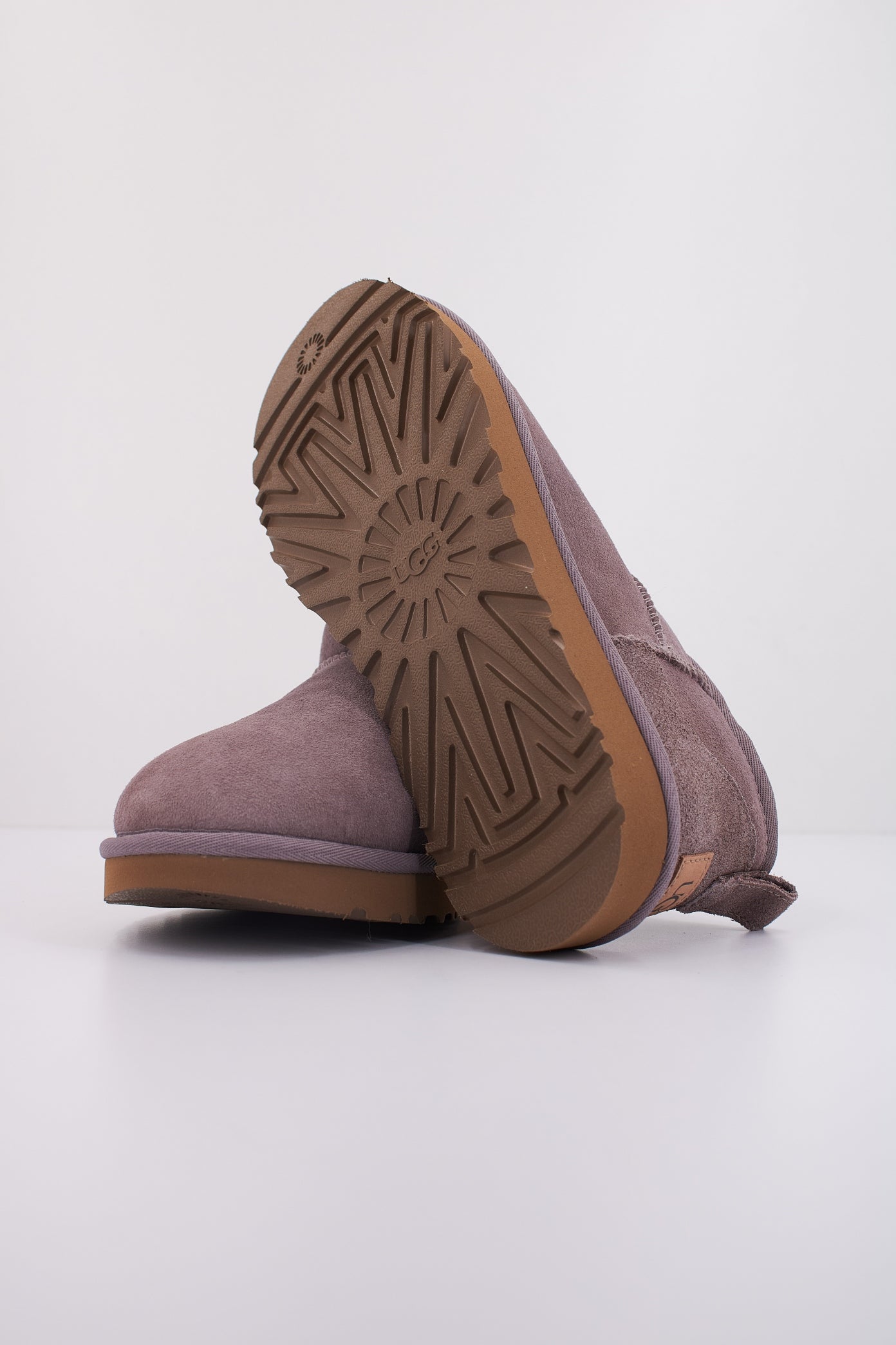 UGG W CLASSIC ULTRA MINI en color VIOLETA  (5)