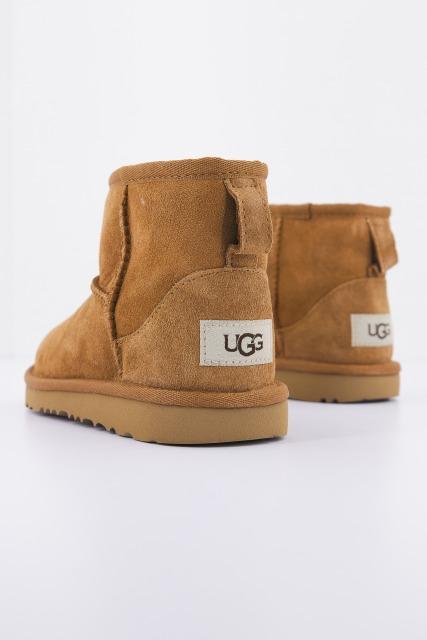 UGG  K CLASSIC MINI II en color MARRON  (3)