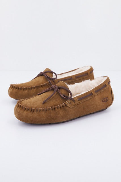 UGG W DAKOTA en color MARRON  (1)