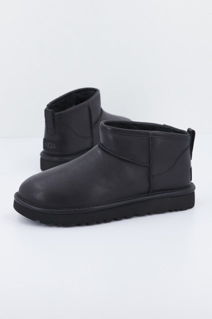 UGG W CLASSIC ULTRA MINI en color NEGRO  (1)
