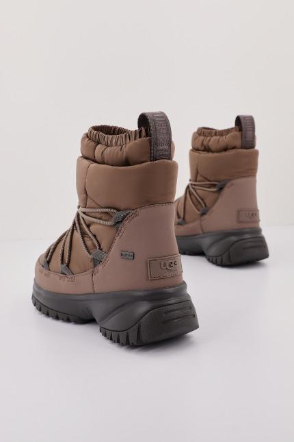 UGG W YOSE PUFFER MID en color MARRON  (3)