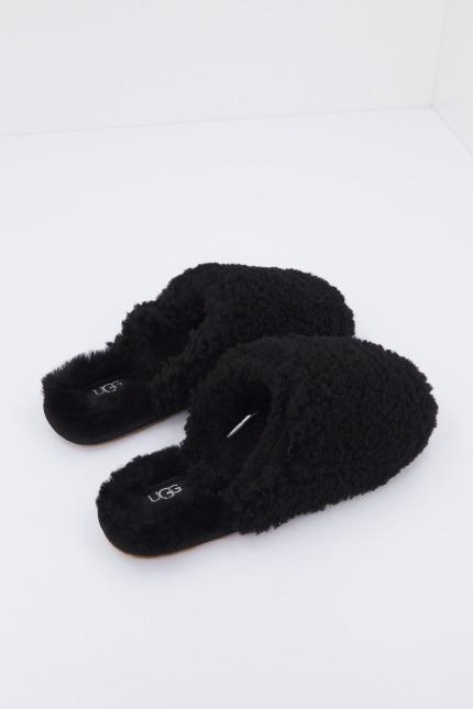 UGG W MAXI CURLY SLIDE en color NEGRO  (3)