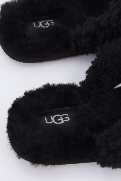 UGG W MAXI CURLY SLIDE en color NEGRO  (4)