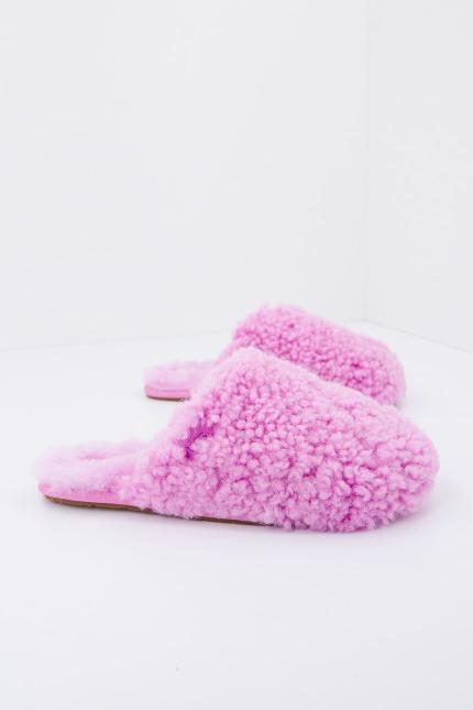 UGG W MAXI CURLY SLIDE en color ROSA  (1)