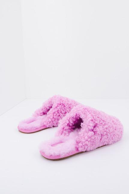 UGG W MAXI CURLY SLIDE en color ROSA  (2)