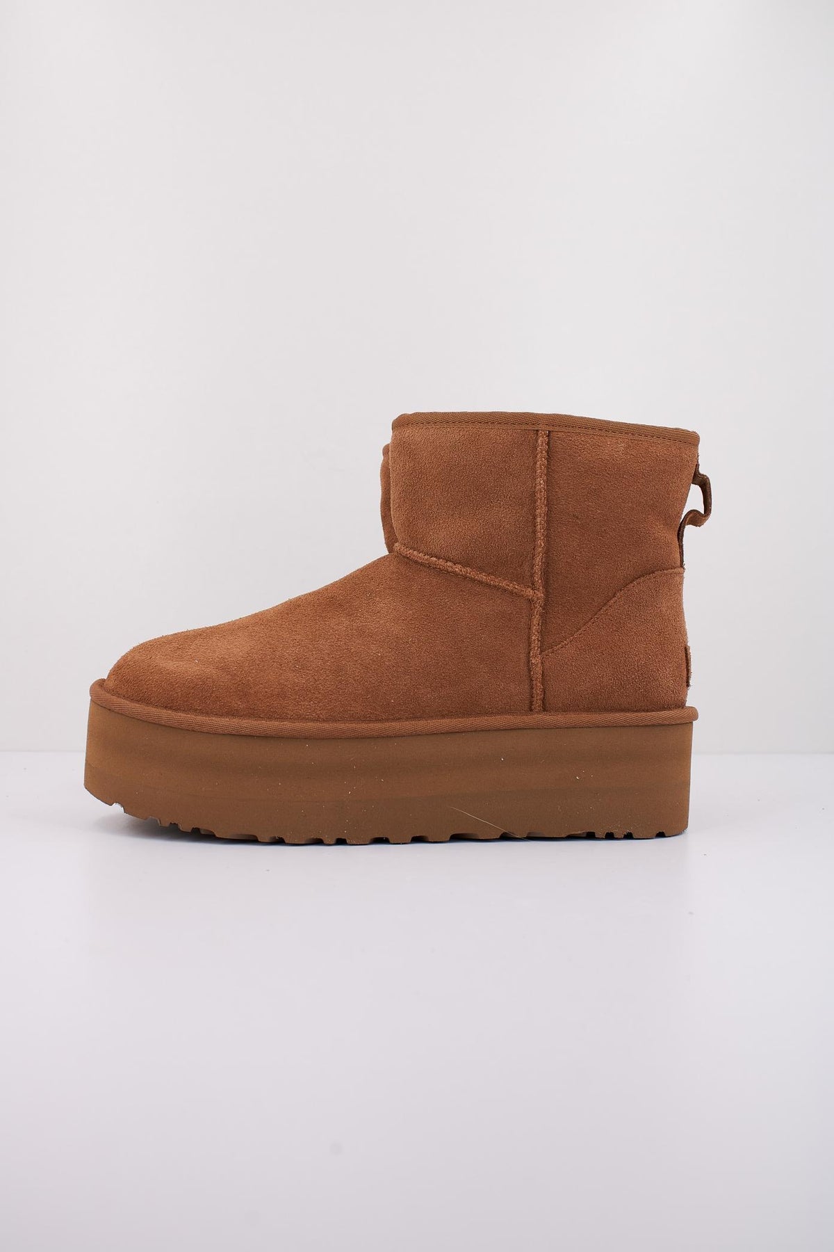 UGG W CLASSIC MINI PLATFORM en color MARRON CLARO  (1)