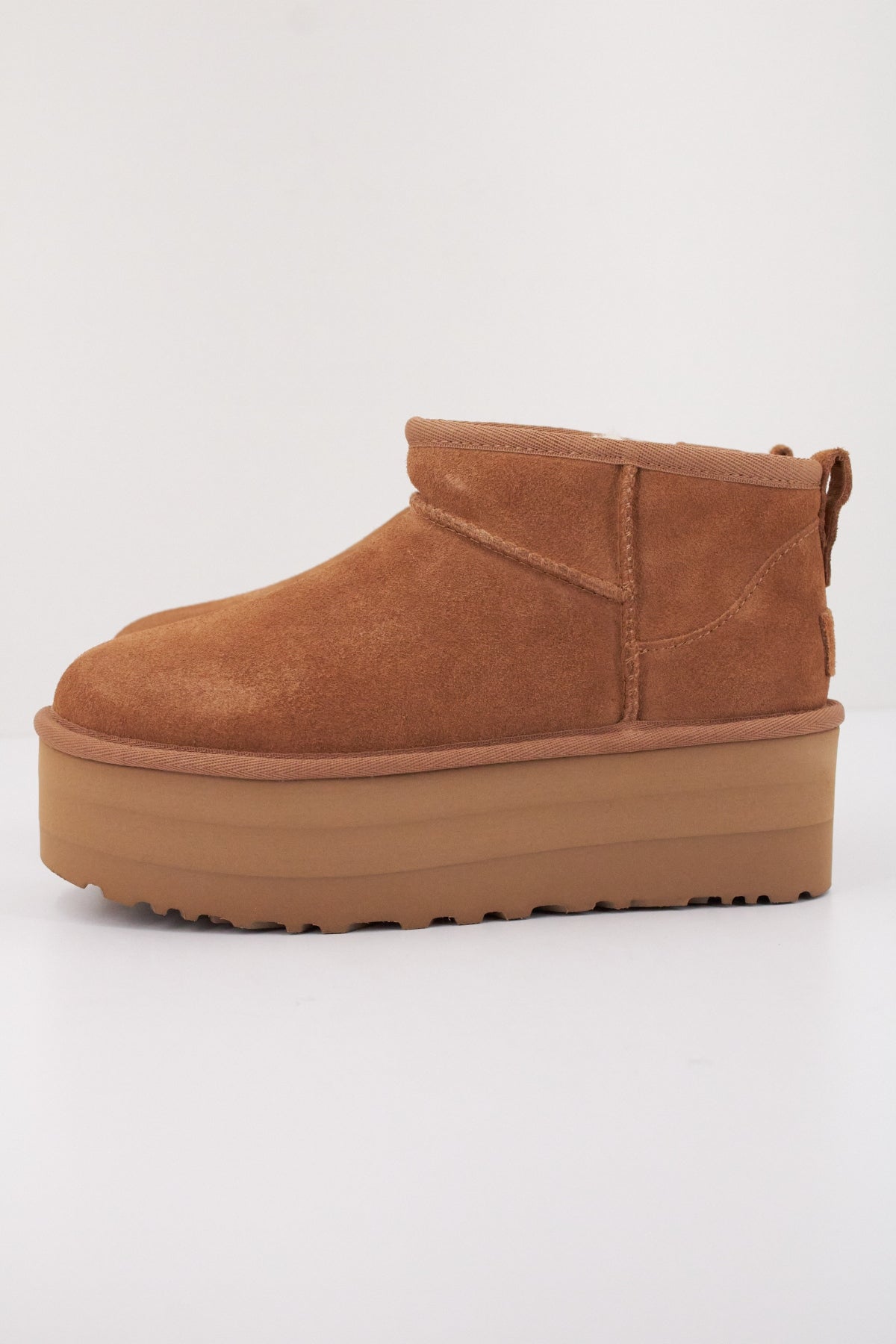 UGG CLASSIC ULTRA MINI PLATF en color MARRON  (1)