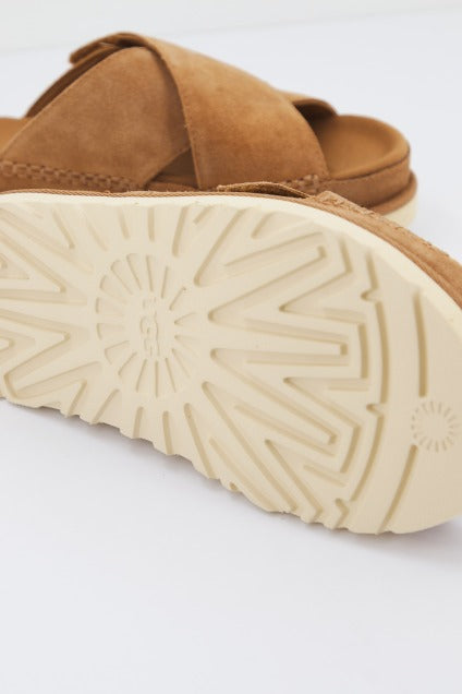 UGG W GOLDENSTAR CROSS SLIDE en color MARRON  (3)