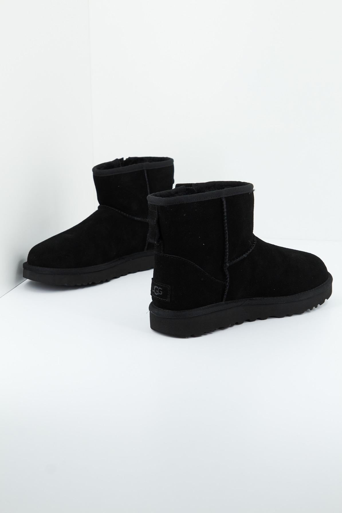 UGG CLASSIC MINI BAILEY ZIP en color NEGRO  (3)