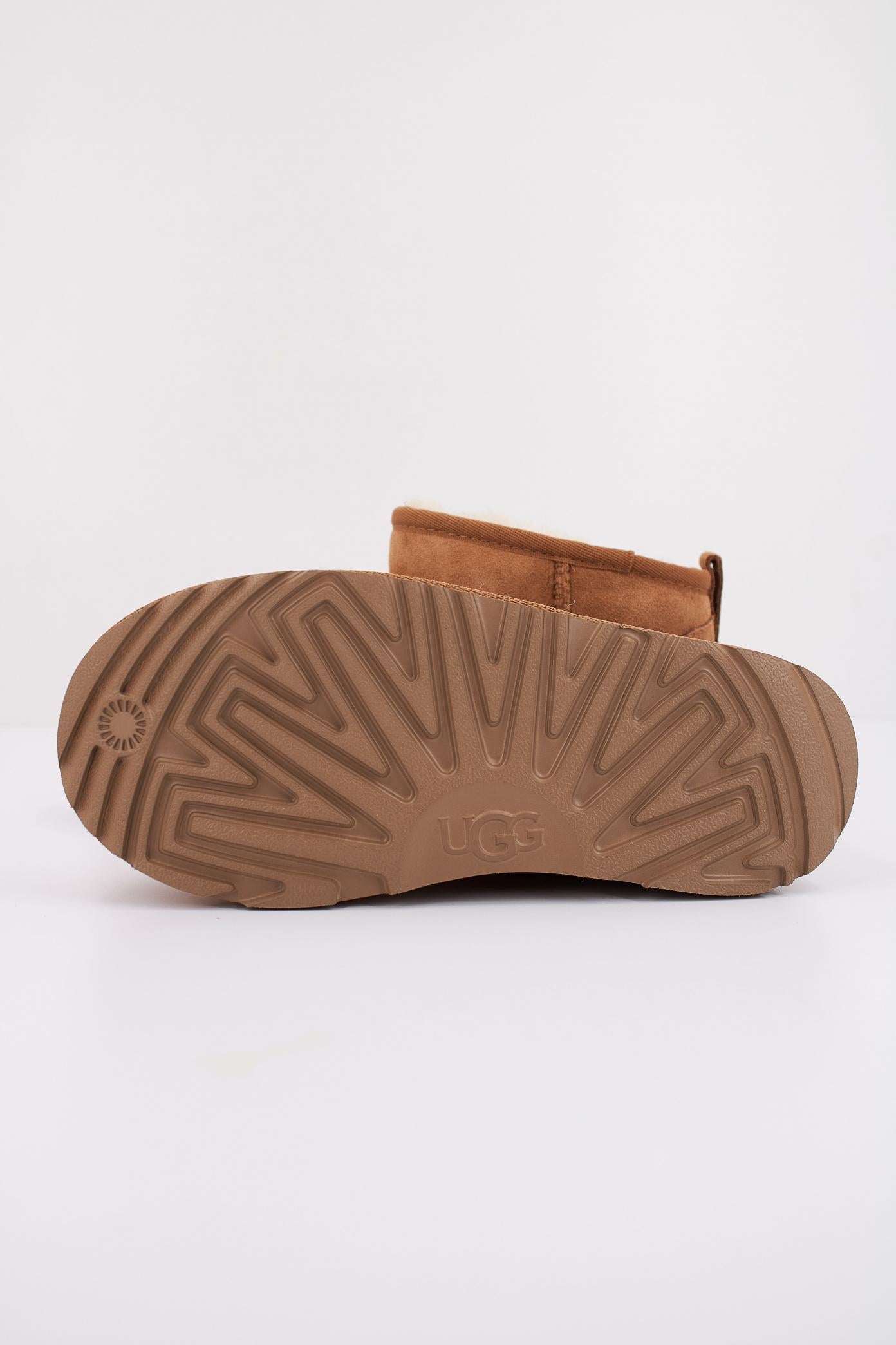 UGG CLASSIC ULTRA MINI en color MARRON  (5)