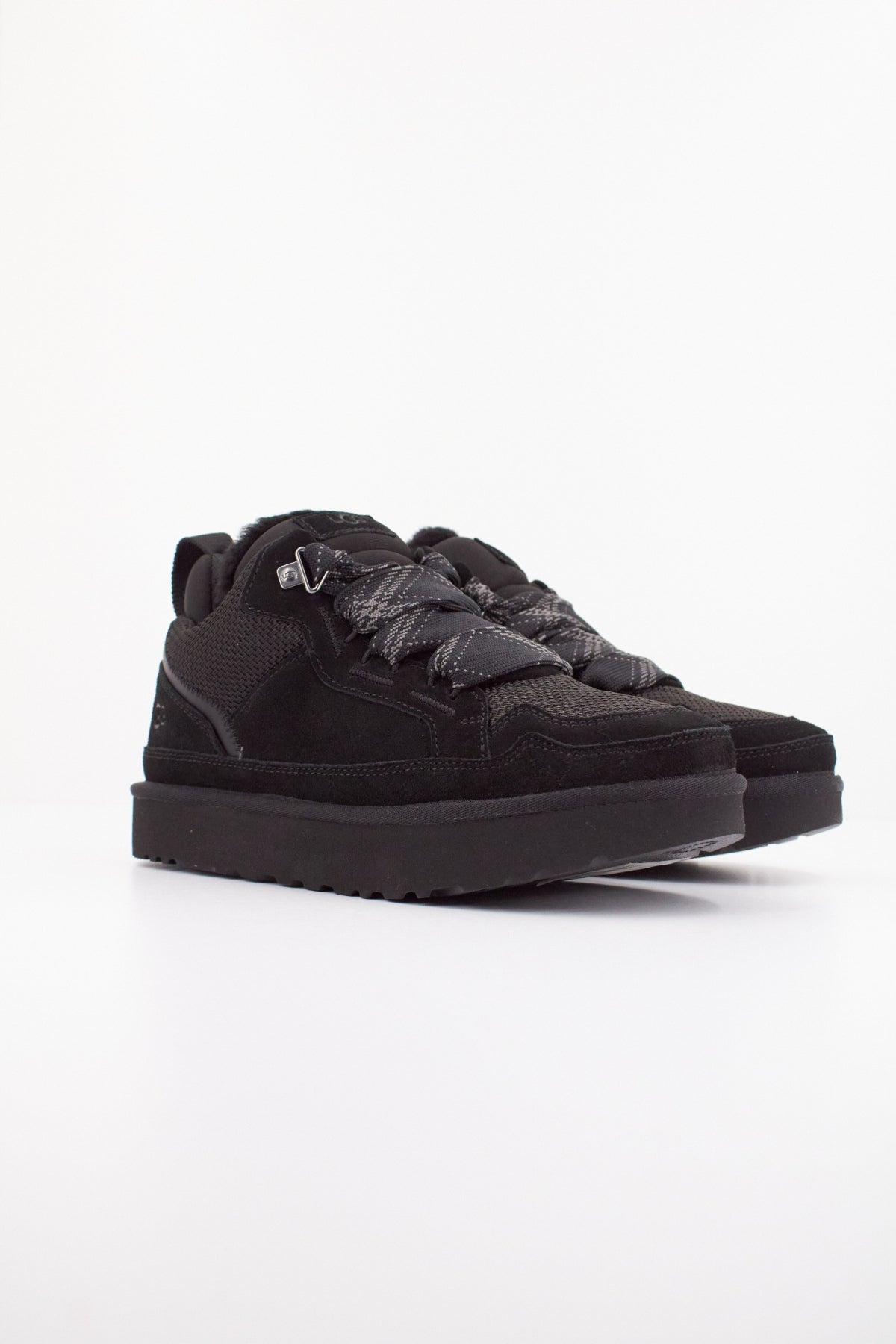 UGG W LOWMEL en color NEGRO  (2)